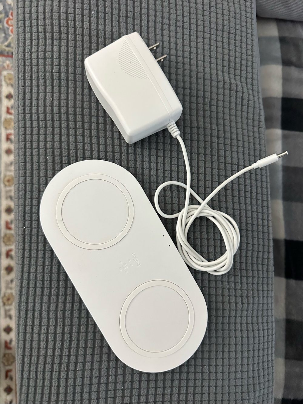 White Dual Wireless Charger with Power Adapter
